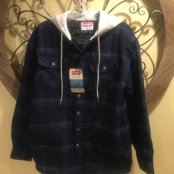Wrangler Other - Wrangler quilted lined shirt jacket With Hood
